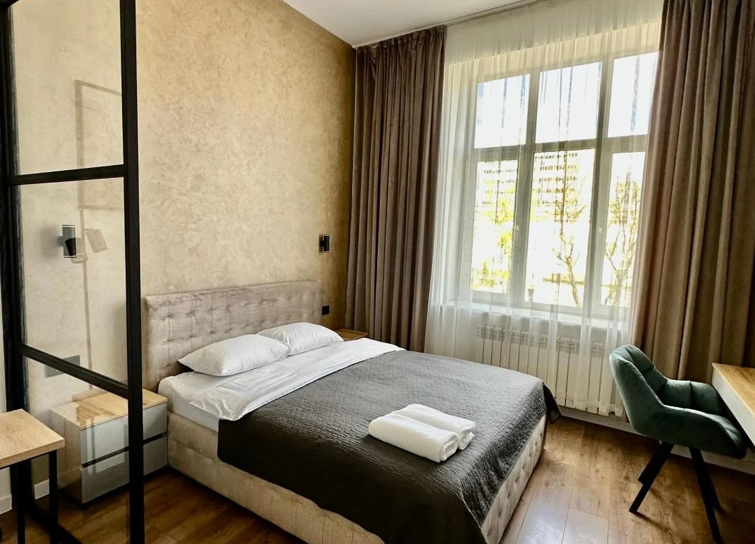 Romantic Apartments - In The Center Of Lviv , King-Size Bed 0*,  Украина