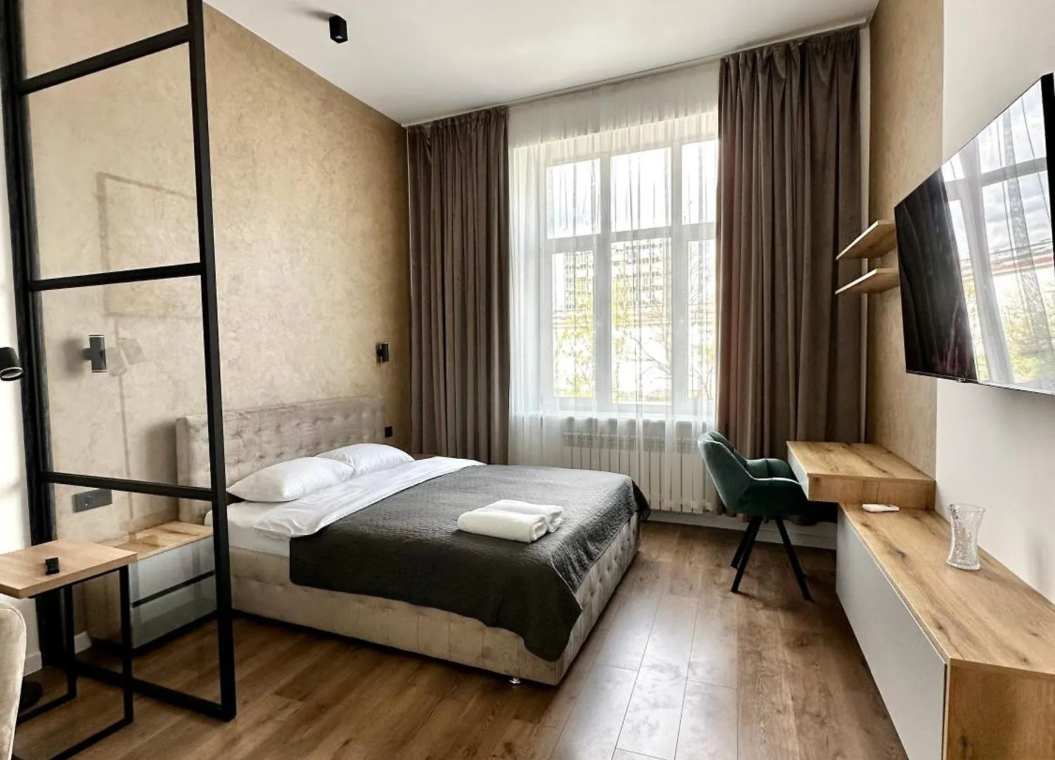 Romantic Apartments - In The Center Of Lviv , King-Size Bed location